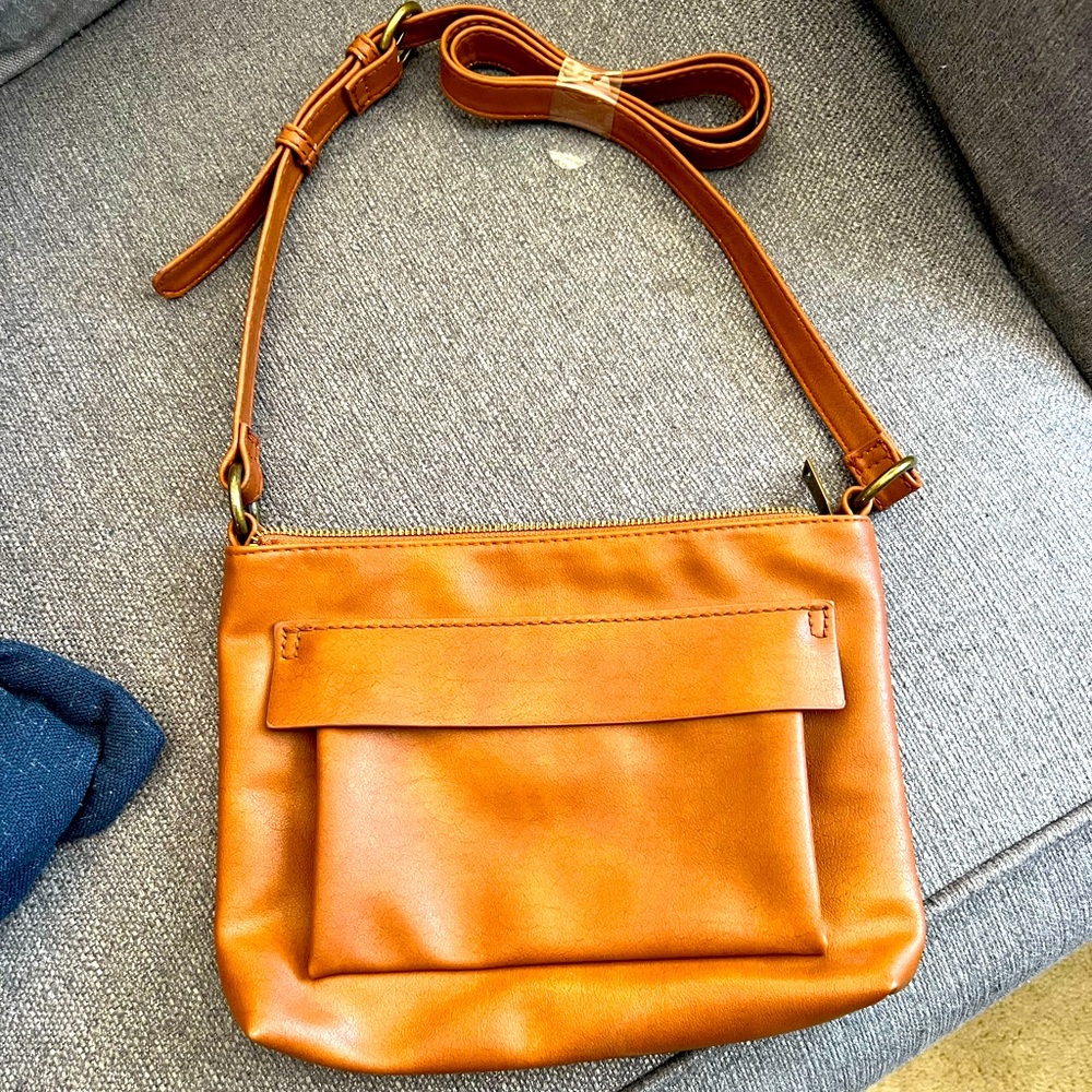 Universal Thread Crossbody